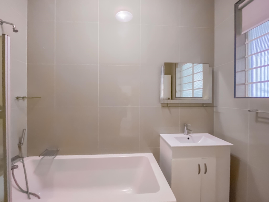 To Let 1 Bedroom Property for Rent in Sea Point Western Cape